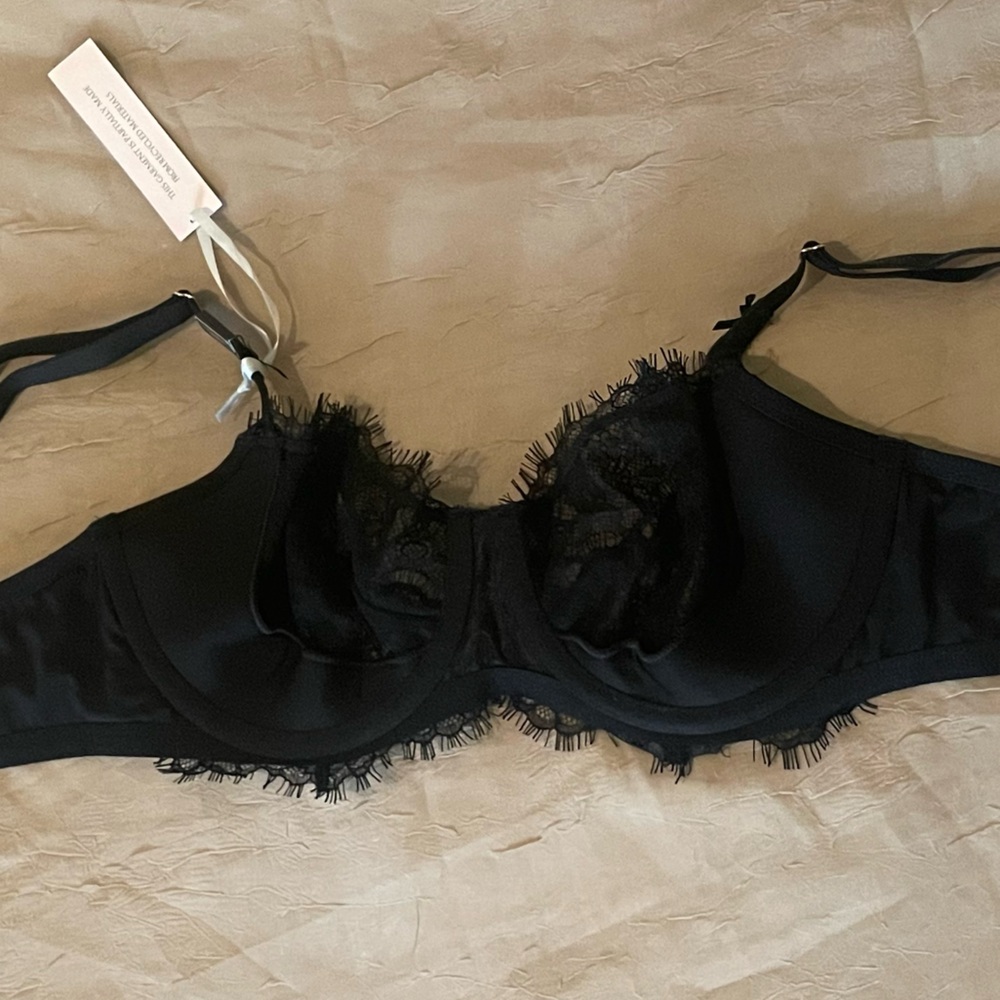 Victoria's Secret Elegant Black Bra - Picture 7 of 10